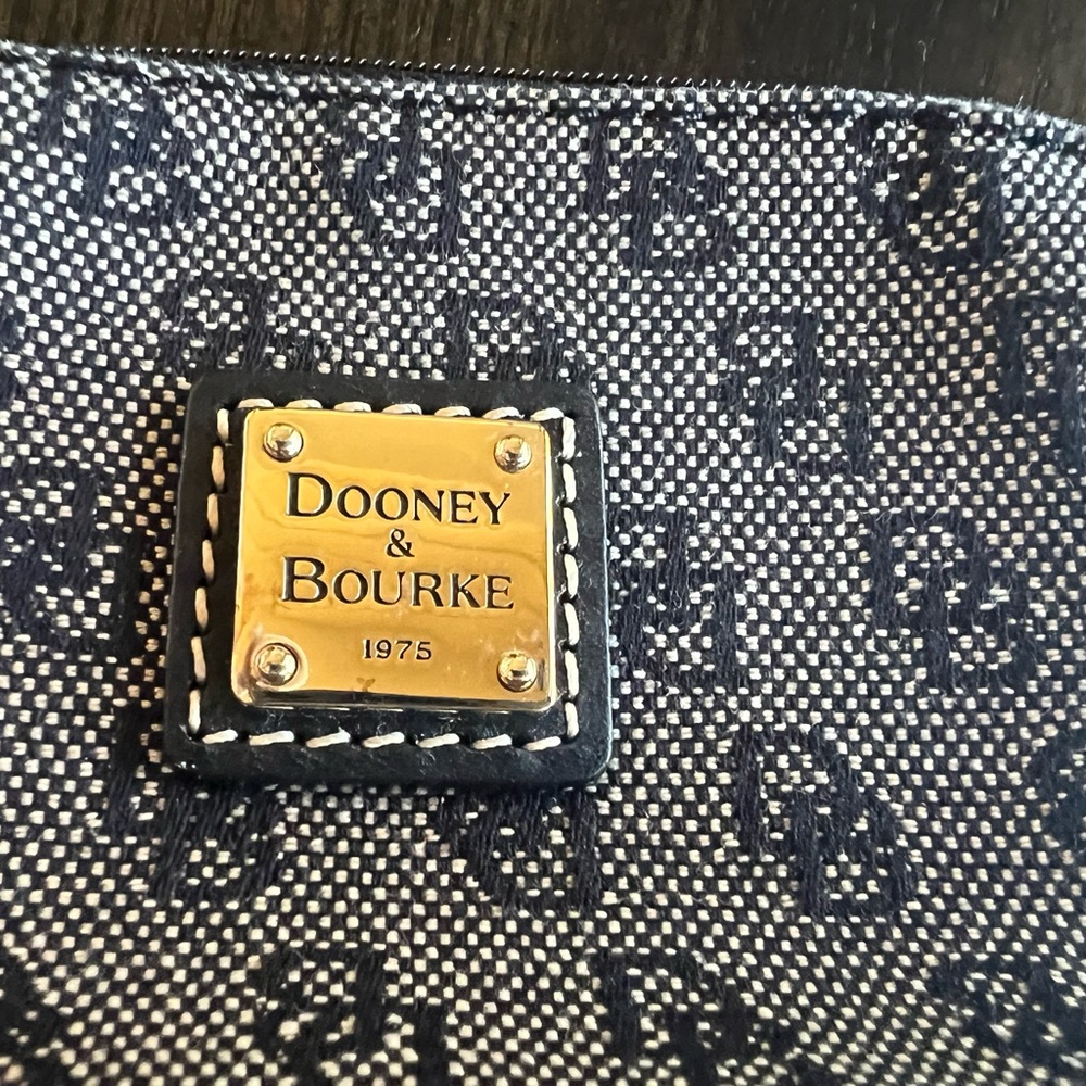Dooney & Bourke Black and Cream Monogram Cosmetic Pouch EUC - Picture 3 of 9